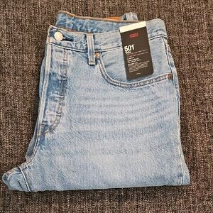 NWT Levi's 501, 90s, MID Rise, Loose Straight Leg Jeans Vintage-Inspired